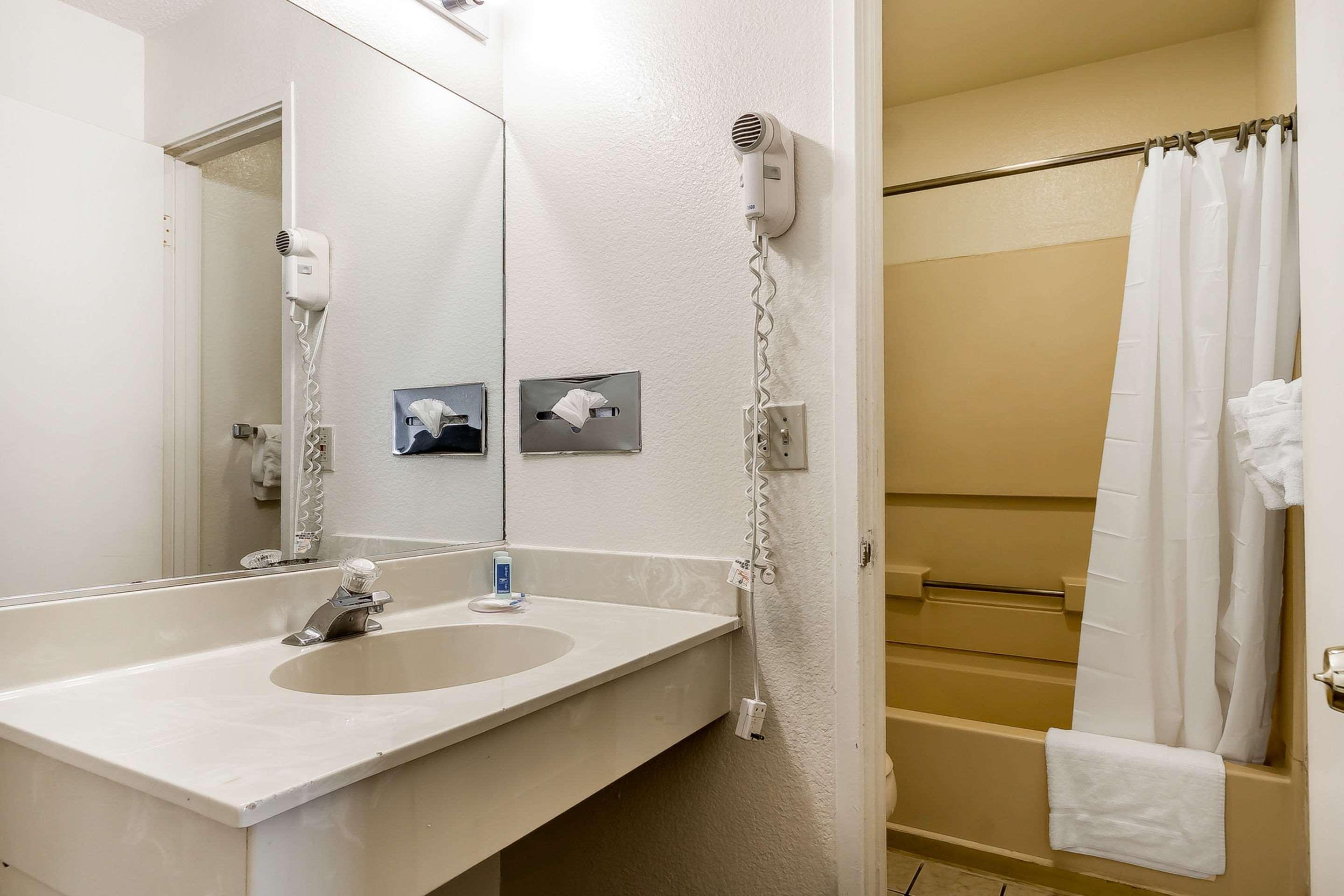 Rodeway Inn Wine Country Rohnert Park Exterior photo